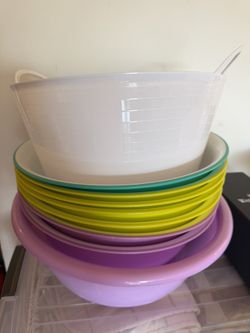 Colored Plastic Bowls 