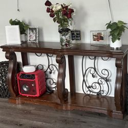 Elegant Solid Wood Console Table with Decorative Iron Detail – Great for Entryway or Living Room