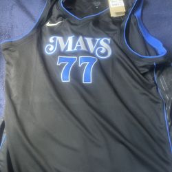 Signed Mavericks Doncic Jersey