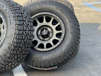 17 Method wheels rims Falken Tires Chevy Silverado Tahoe GMC Sierra
