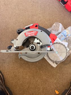 Milwaukee circular saw 6-1/2in
