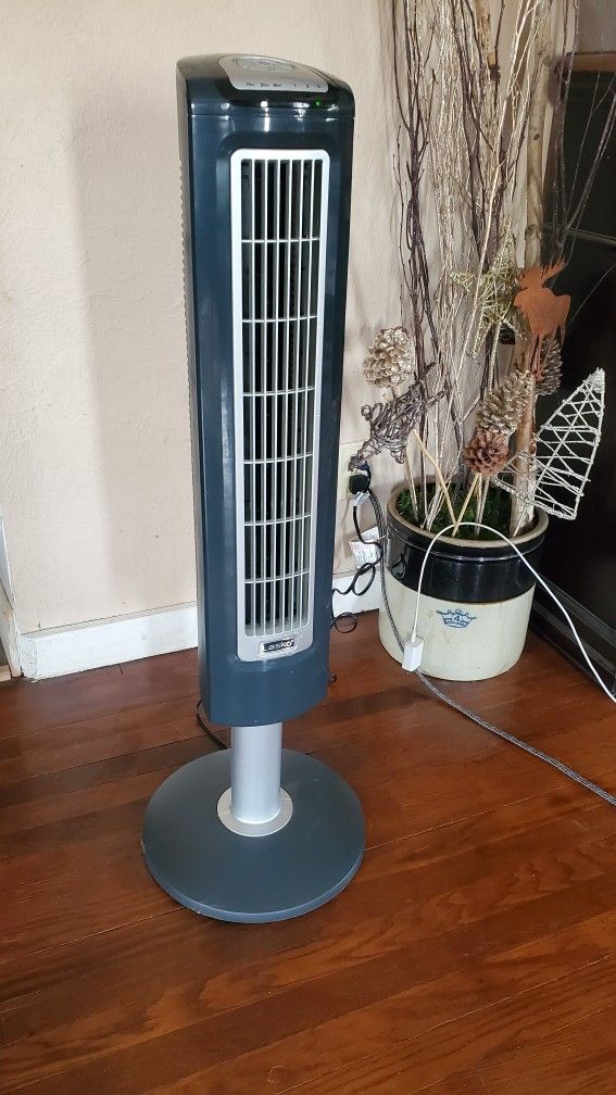Lasko Tower Fan 3 speed 38in. Rotating with remote for Sale in Meyersdale,  PA - OfferUp