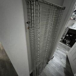 metal shelving unit。