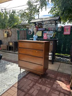 Mid-Century Modern Walnut 4-Drawer Dresser