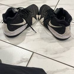 Kyre Basketball Shoes 