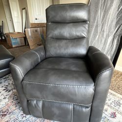 GREAT CONDITION RECLINER 