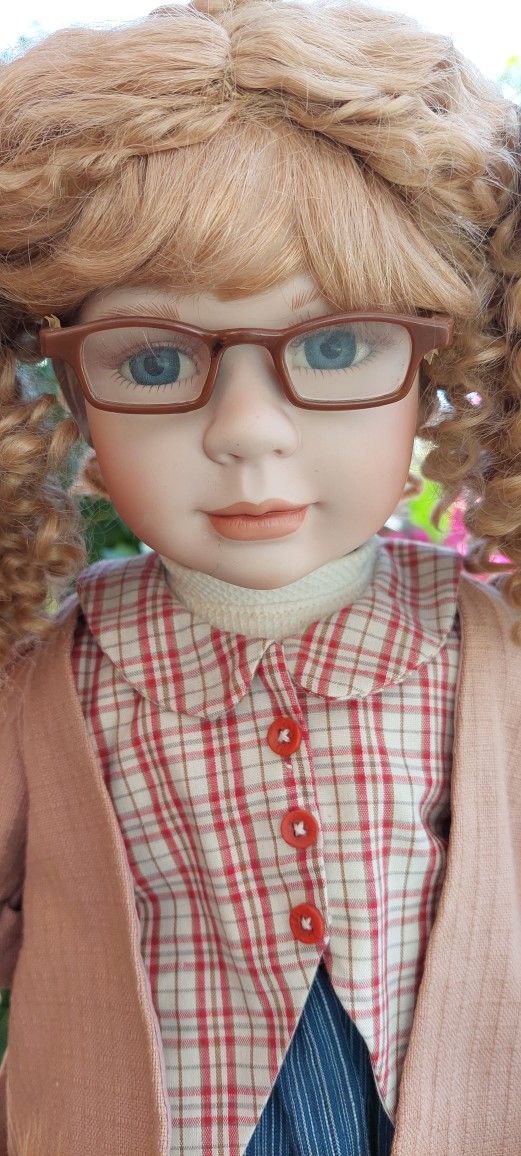 Kingstate Vtg Porcelain Handcrafted Doll 875/3500