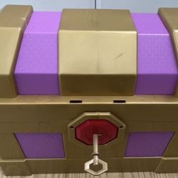 RYANS World Treasure Chest with Figures Coins Keys