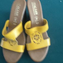 Italian Shoemakers Yellow Wedge Sandals Size 10M Made in Italy