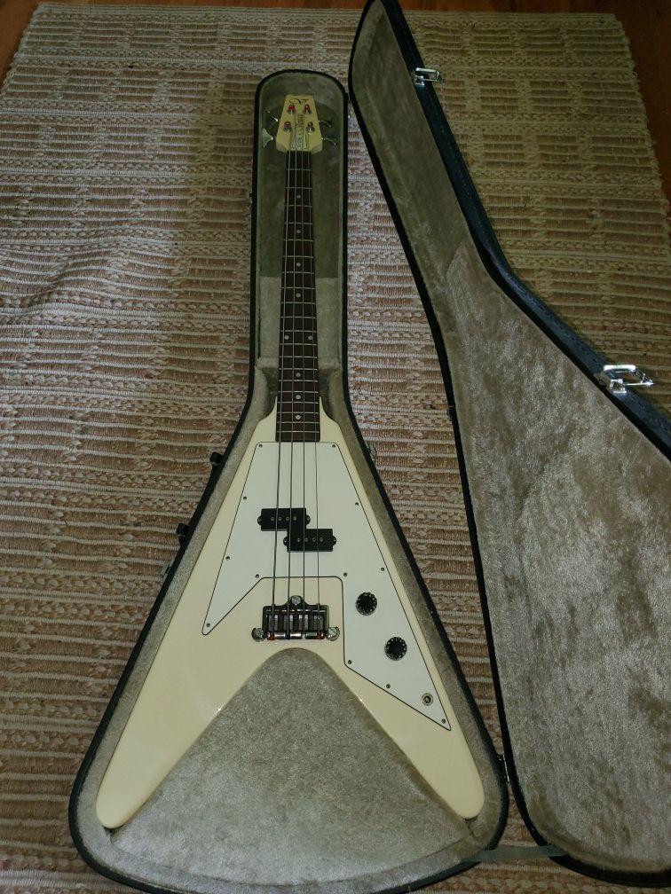 Vantage FV-575B bass guitar