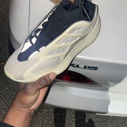 Yeezy 700 V3