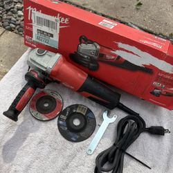 Like New Milwaukee 5" Angle Grinder Kit-6117-33D-13 Amp, Vari Spd Dial, Guard, Handle, Wrench, Blades