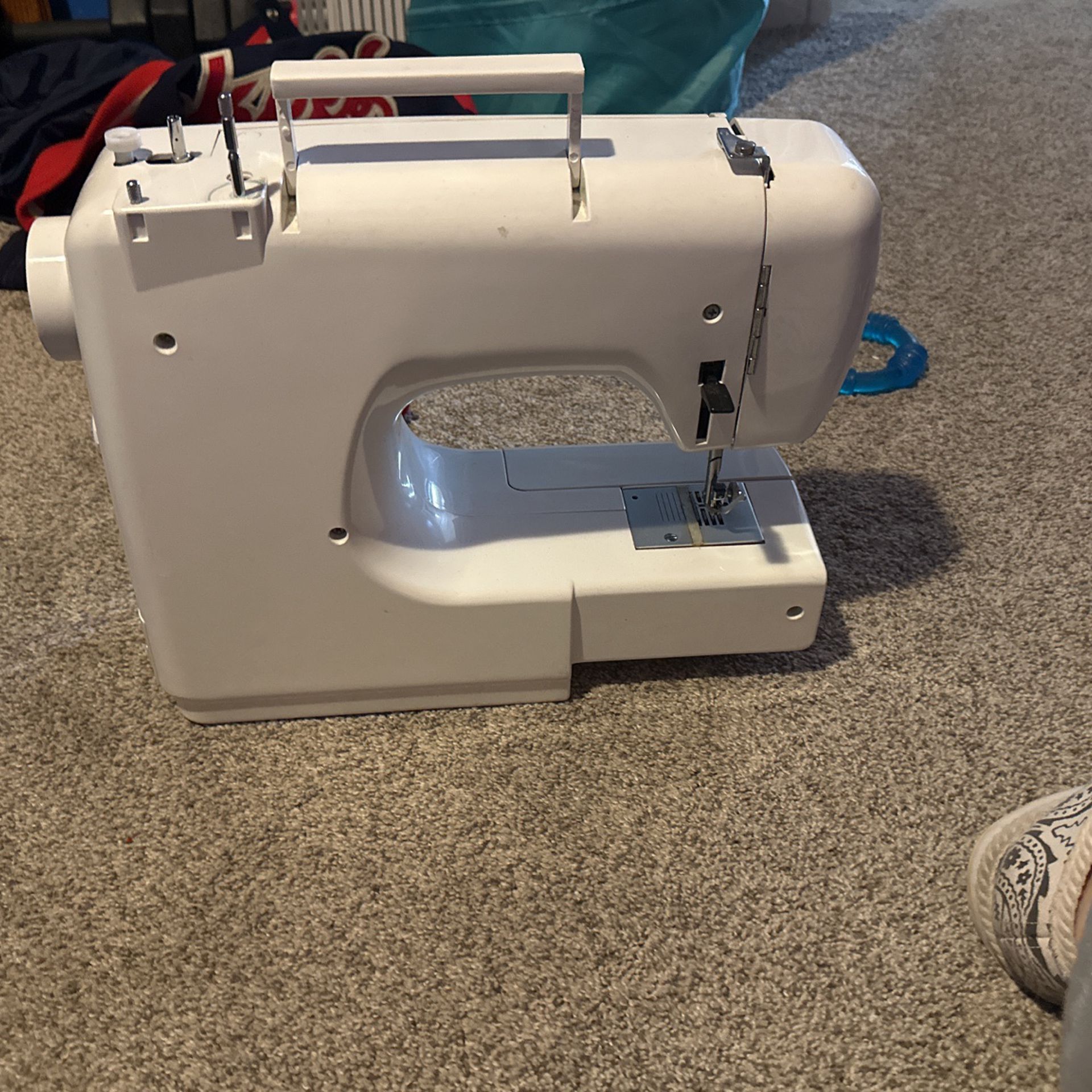 White 3032 Sewing Machine 