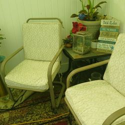 4 Matching Patio Chairs with Cushions 