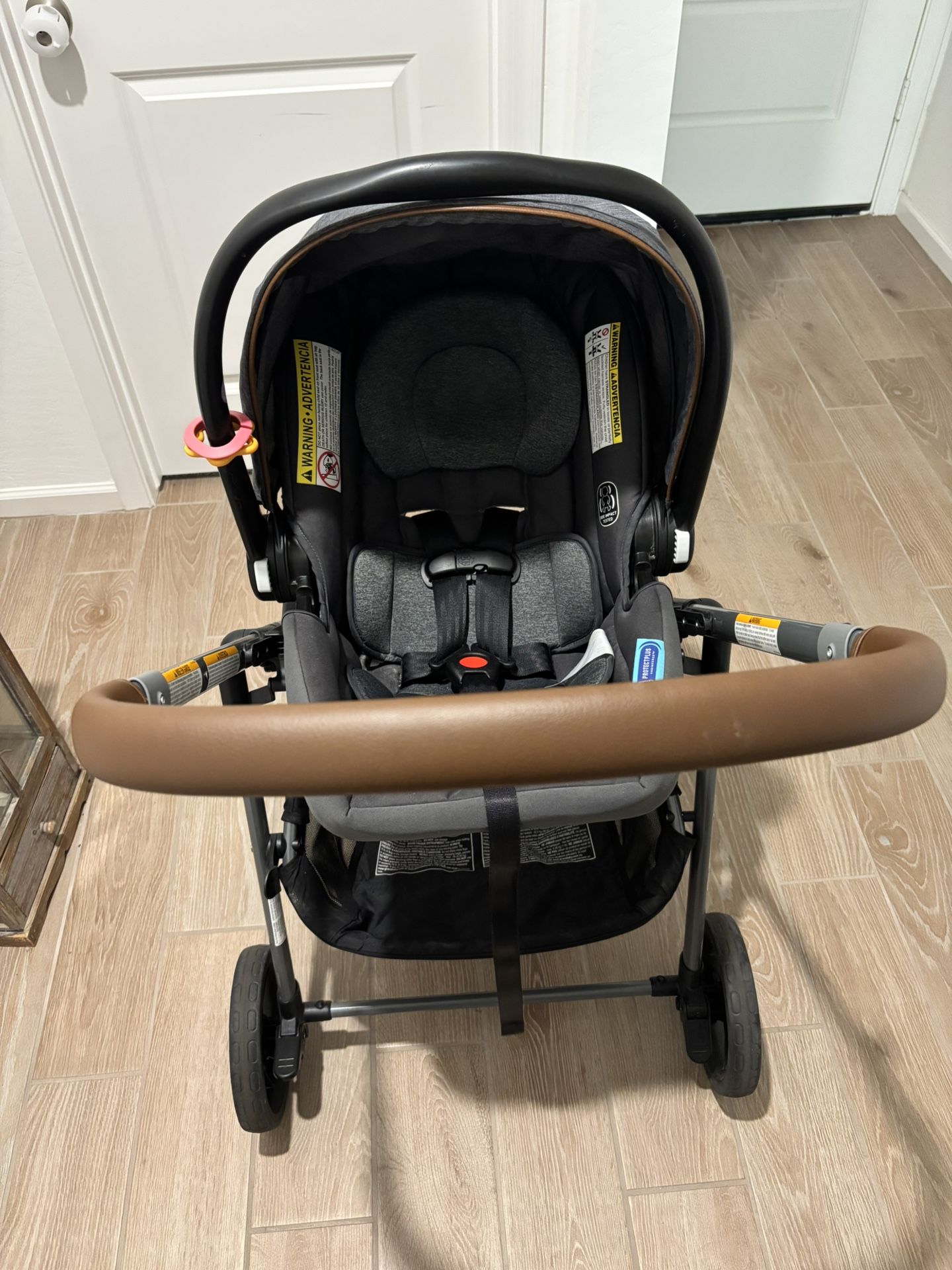 Graco Stroller + Infant Car Seat Travel System + 2 Car Seat Bases – Excellent Condition