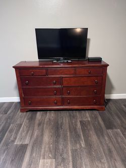 Dresser
