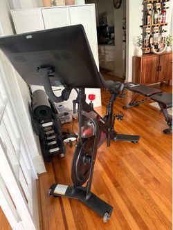 Peloton Bike - almost new condition