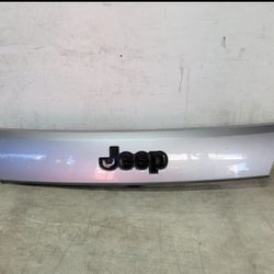 2017 2018 2019 2020 2021 JEEP GRAND CHEROKEE TAILGATE TRIM MOLDING OEM