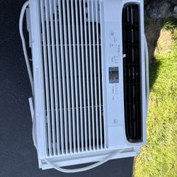10,000 BTU air conditioning window unit