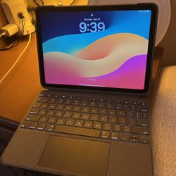iPad Air 5th Gen W/keyboard Case 