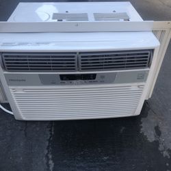 Very Good Condition Frigidaire Air Conditioner 