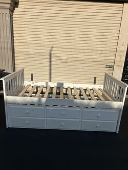 Twin Size Bed With Trundle And Drawers