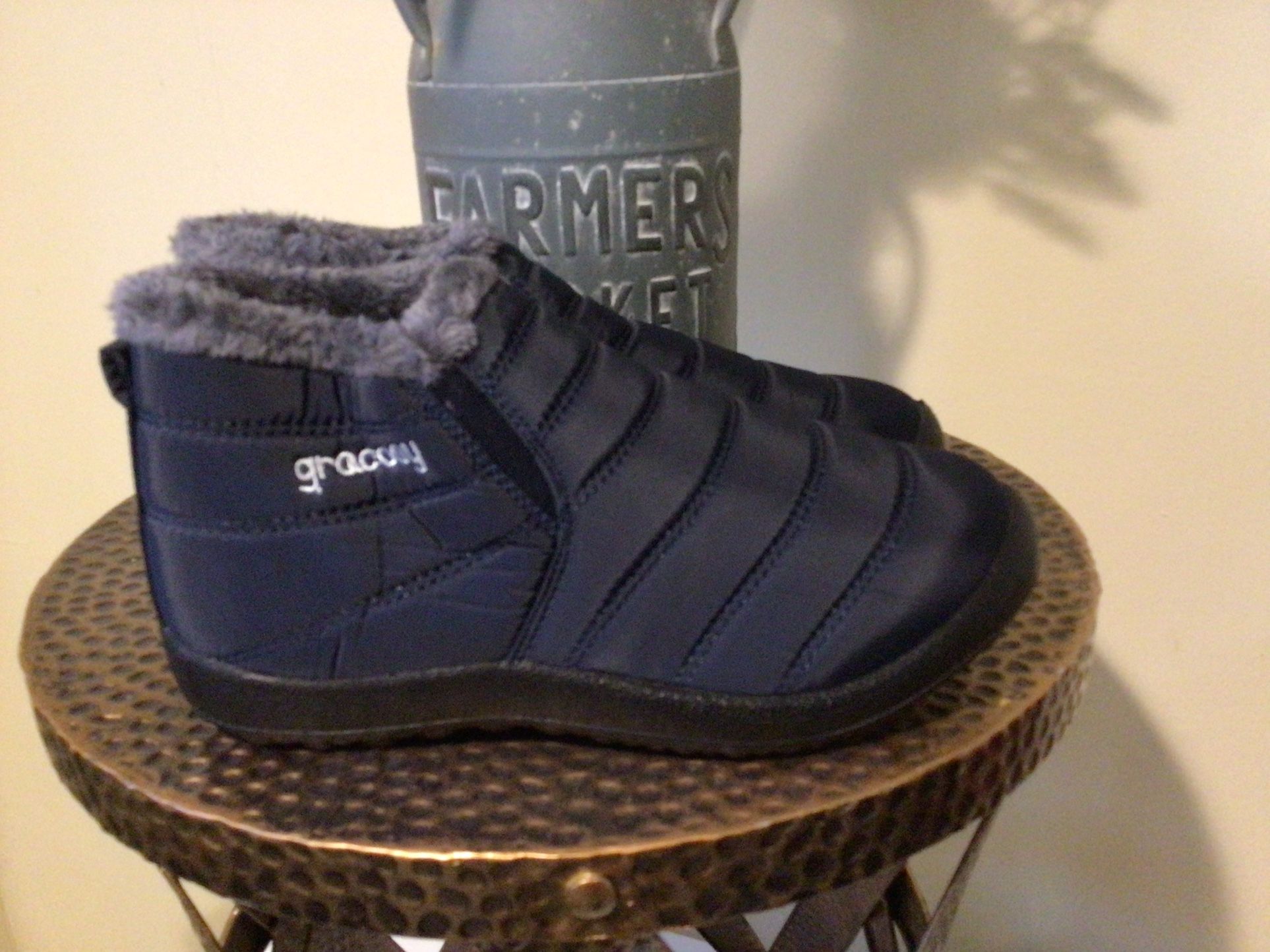Gracosy waterproof blue warm ankle snow boots/fur lined..Size 40