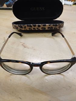 GUESS Tortoiseshell Eyeglasses Integrated Nose Pads With Guess Case $80 Or Best Offer