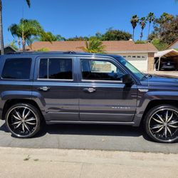Jeep Patriot, Low Miles, 4 Cylinder, Clean Title, Smogged, 22"rims, Clean Inside And Out 