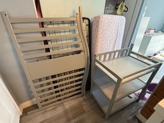 Graco infant bed and changing table
