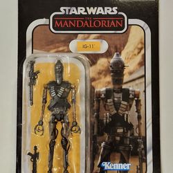 RETRO KENNER CARD.  STAR WARS THE VINTAGE COLLECTION.  THE MANDALORIAN.  IG-11  3.75 " ACTION FIGURE. 