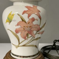 Vintage Asian Porcelain Flower Sake Bottle Table Lamp 11”