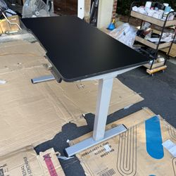 47” ELECTRIC STANDING DESK 