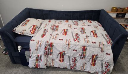 Little Seeds Twin Trundle Day Bed