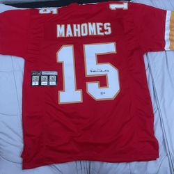 Signed Patrick Mahomes Jersey(authenticated)