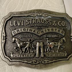 LEVI’S   STRAUSS BELT BUCKLE 10$