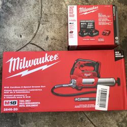 Milwaukee M18 18V Lithium-Ion Cordless Grease Gun (2) 6.0Ah Battery & Charger