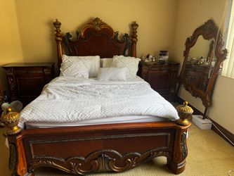 Ornate Baroque queen Bedroom Set