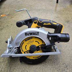 Dewalt 20v Circular Saw Brushless XR Blade Size 6 1/2 BRAND NEW TOOL ONLY 