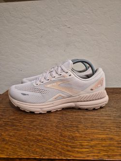 Brooks Adrenaline GTS 23 Athletic Running Shoes 
Women's Size US 9.5 Medium B