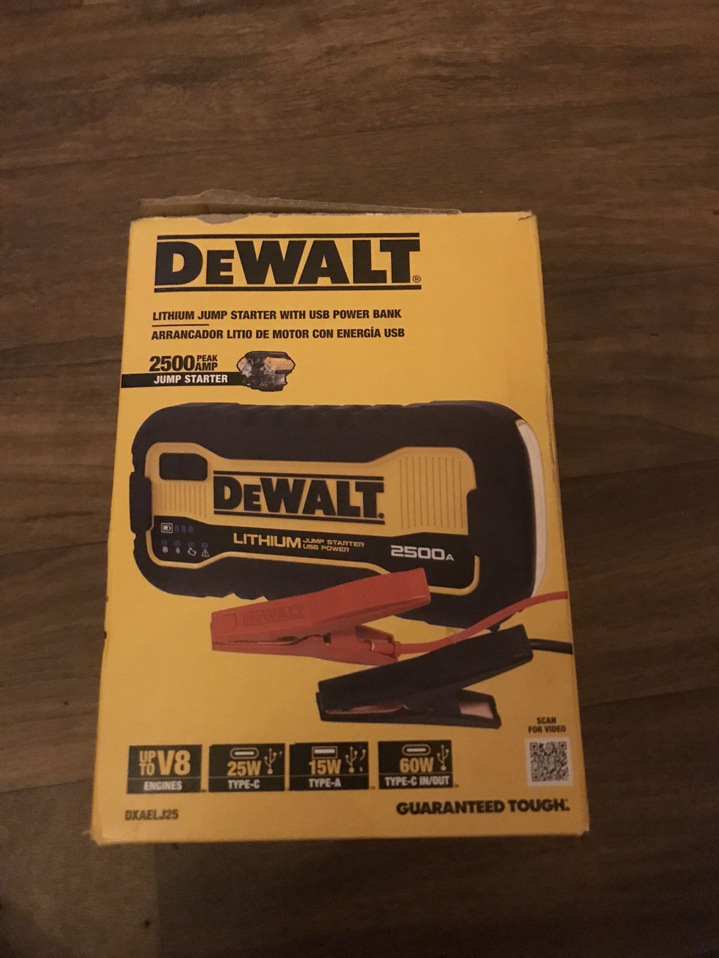 DEWALT 2500 Peak Amp Lithium Jump Starter with USB Power Bank DXAELJ25