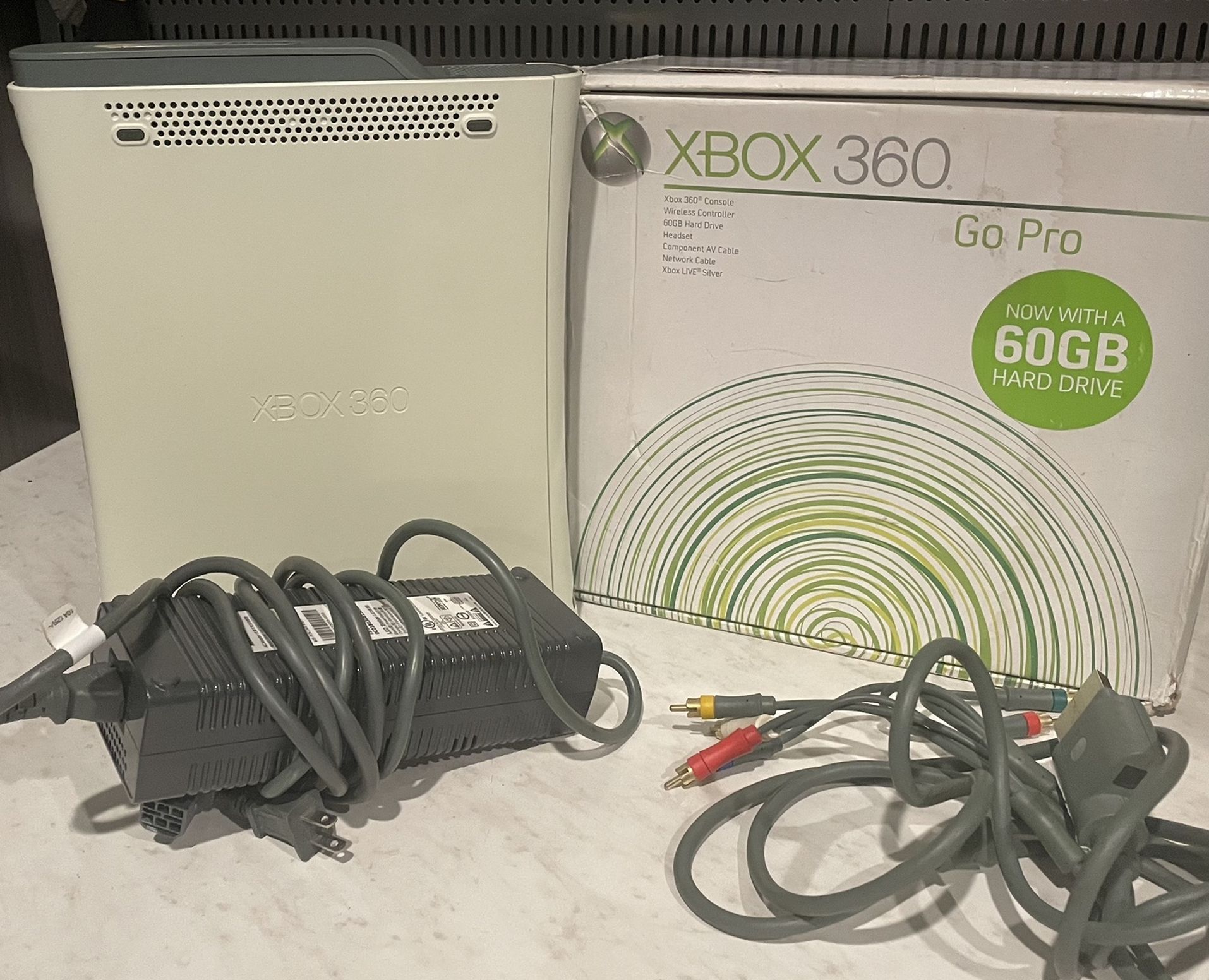 Xbox 360 White Comes With Everything In Pictures