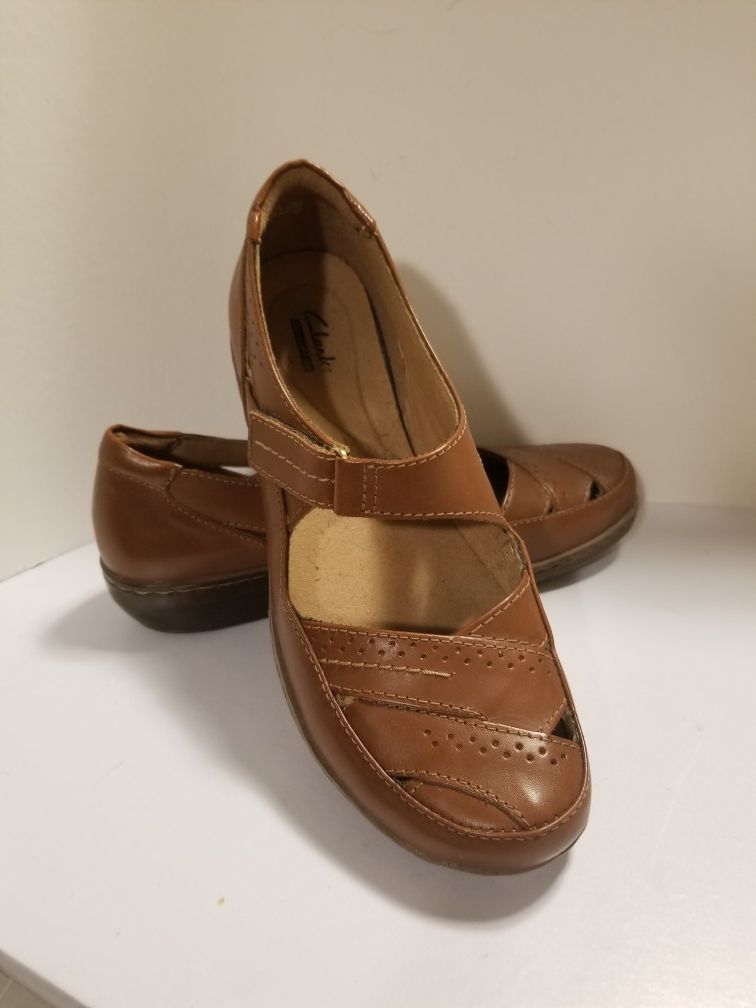 Clark's Women's Evianna Date Flat Tan