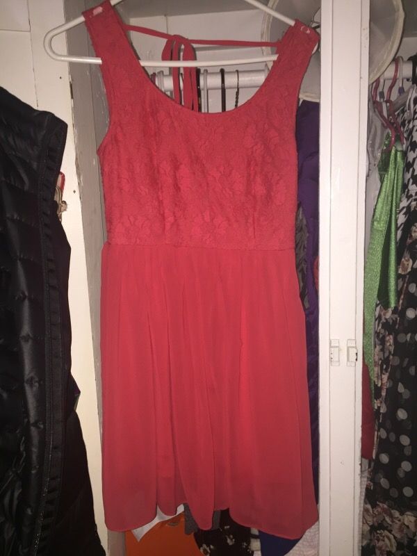 red/pink dress