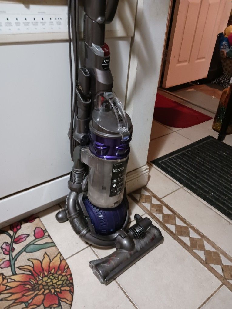 Dyson D C 25 The Ball Upright All Floors Vac. Runs Great 48 Firm