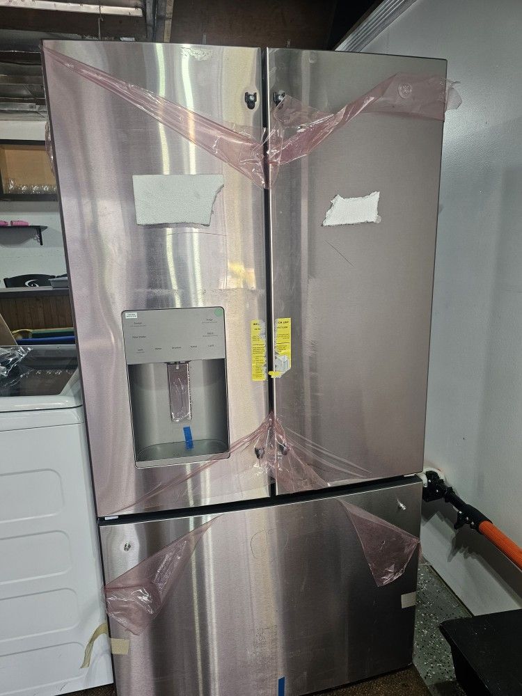 GE Refrigerator French Doors And Water And Ice Dispenser