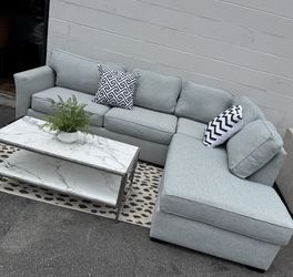 Sectional couch pull out bed