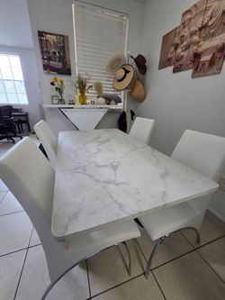 Dinning table with chairs