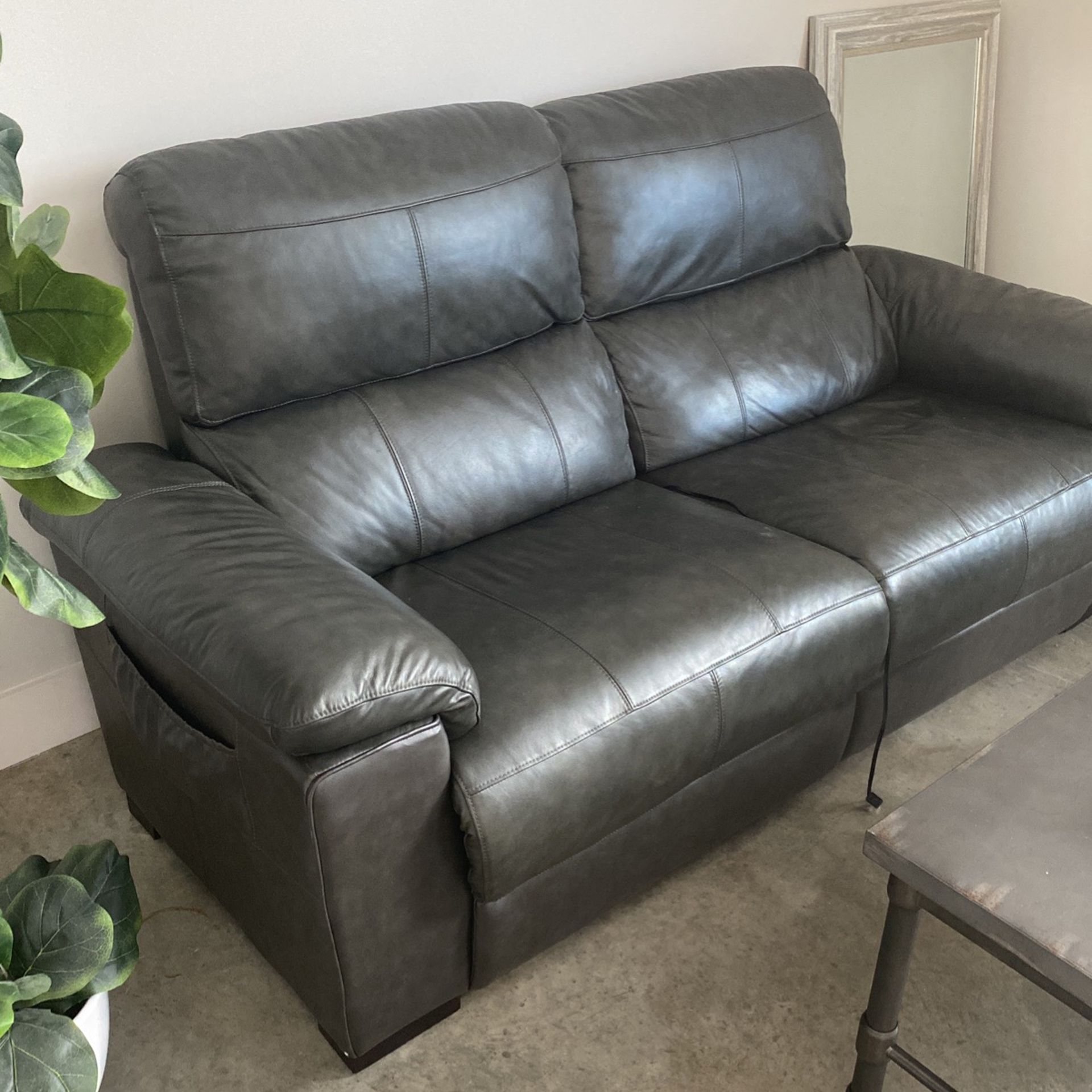 Couch - Recliner - Leather Italia. Large Love Seat