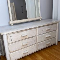 Set Armoire  and Dresser with Mirror / Armario y Tocador